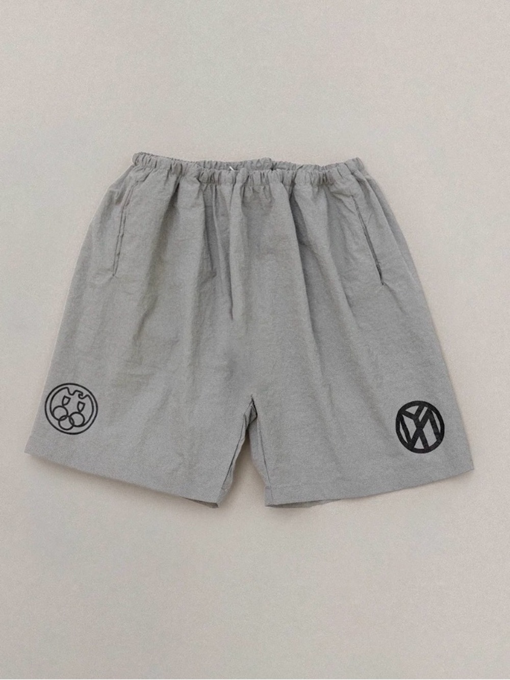 YZY MEN'S MOCHA NYLON SHORTS PRINTED SIZE
3 / GREY. BNWT
